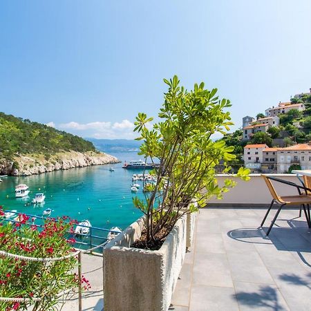 Seafront Apartment With Amazing Seaview Vrbnik Buitenkant foto