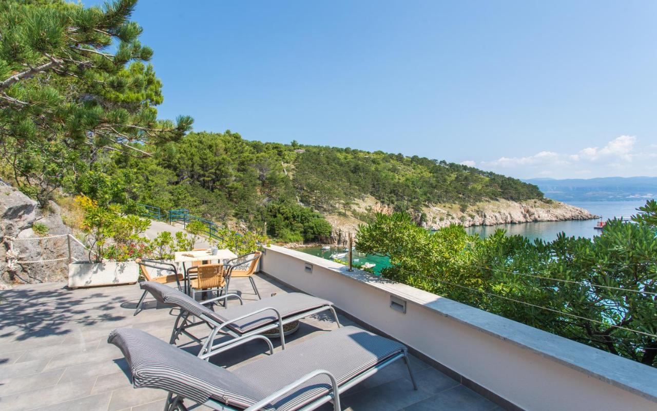 Seafront Apartment With Amazing Seaview Vrbnik Buitenkant foto