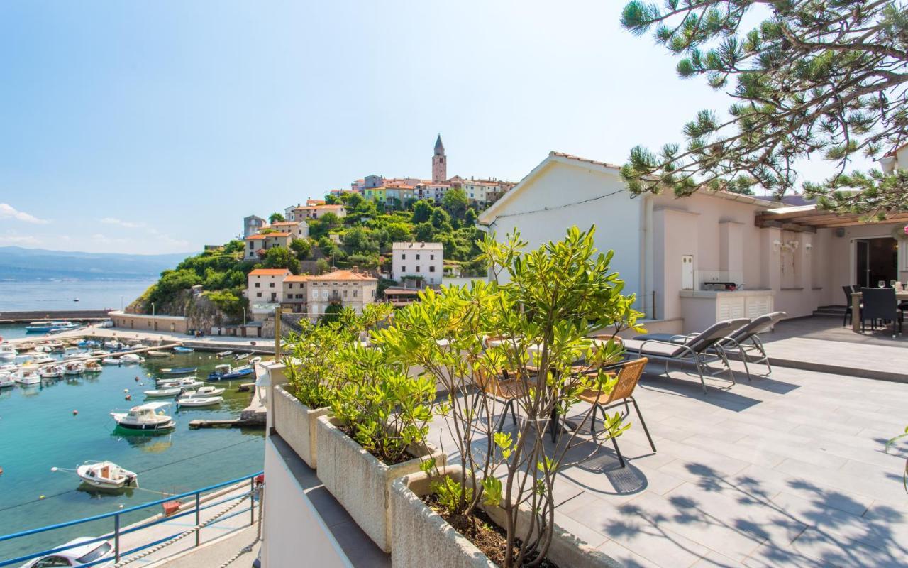 Seafront Apartment With Amazing Seaview Vrbnik Buitenkant foto