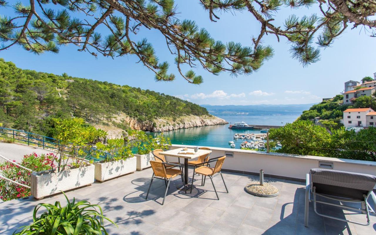 Seafront Apartment With Amazing Seaview Vrbnik Buitenkant foto