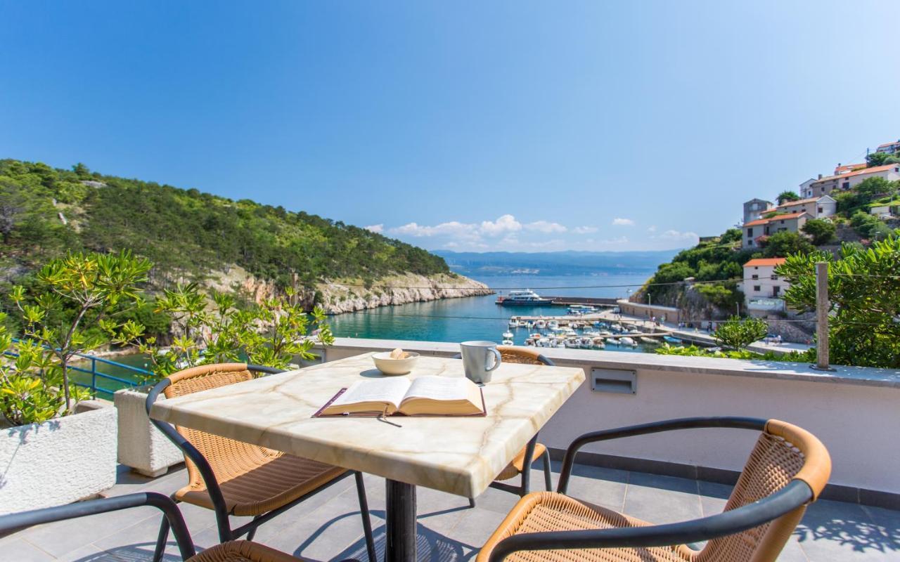 Seafront Apartment With Amazing Seaview Vrbnik Buitenkant foto