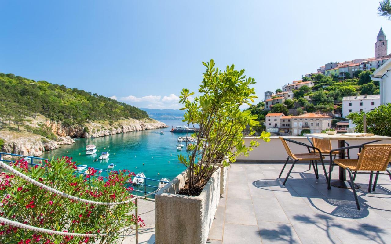 Seafront Apartment With Amazing Seaview Vrbnik Buitenkant foto