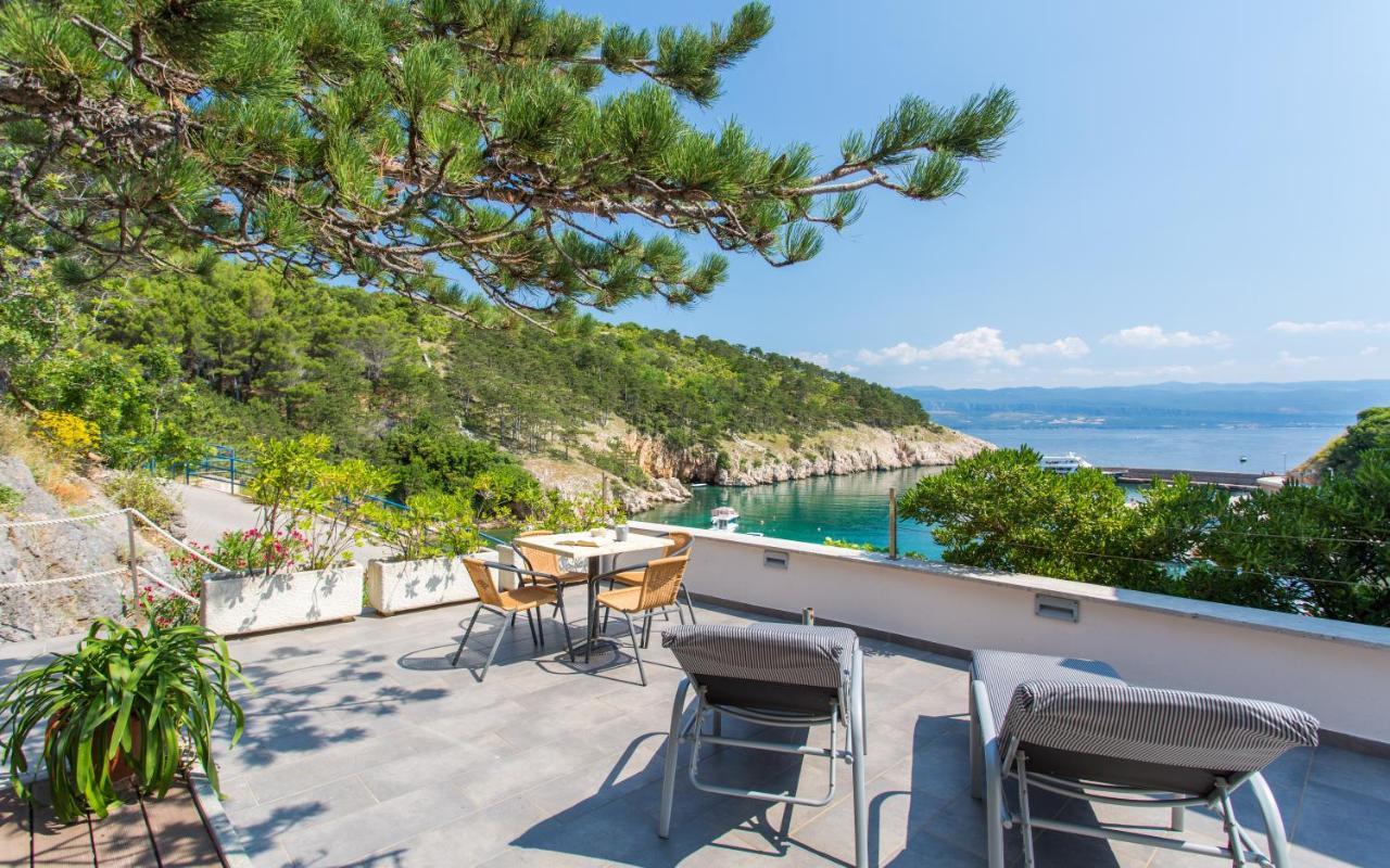 Seafront Apartment With Amazing Seaview Vrbnik Buitenkant foto