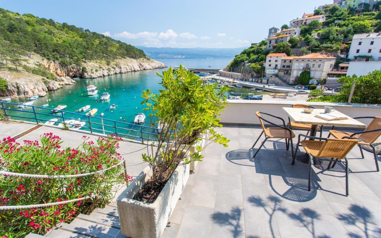 Seafront Apartment With Amazing Seaview Vrbnik Buitenkant foto